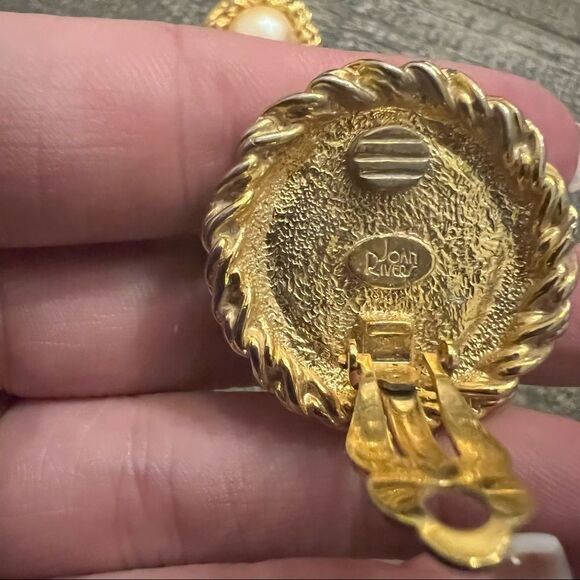 Vintage Joan Rivers Faux Pearl Clip On Earrings - Picture 5 of 5